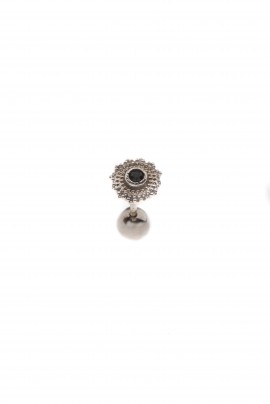 SİYAH TAŞLI BEYAZ TRAGUS PİERCİNG