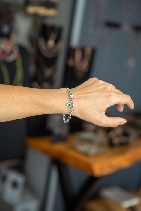 BEYAZ SALLANTILI NAZAR BONCUKLU YARISI ZİNCİR BİLEKLİK