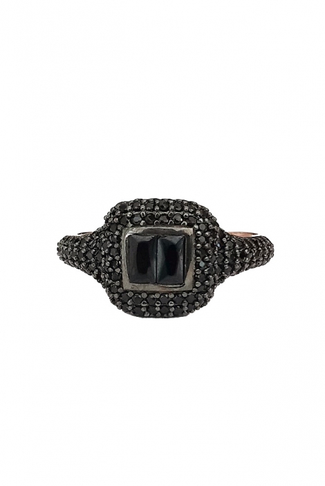 SİYAH TAŞLI KARE YÜZÜK